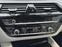 BMW 5-Serie Touring 530e High Executive INDIVIDUAL / Dealer Onderhouden / Harman Kardon / 1.700 kg Trekgewicht / Elektrische Verstelbare Stoelen / Stoelverwarming / Parkeersensoren Voor en Achter / Elek. Achterklep / Navigatie /