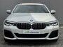 BMW 5-Serie Touring 530e High Executive INDIVIDUAL / Dealer Onderhouden / Harman Kardon / 1.700 kg Trekgewicht / Elektrische Verstelbare Stoelen / Stoelverwarming / Parkeersensoren Voor en Achter / Elek. Achterklep / Navigatie /