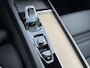 Volvo XC60 2.0 T8 Plug-in hybrid AWD Ultra Bright / 12-2025 / Facelift / Schuif-/Kantel dak / All-Season banden 19 / Stoel-/Stuur-/Achterbankverwarming / Zeer Luxe /