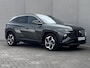 Hyundai Tucson 1.6 T-GDI PHEV Comfort Smart 4WD / Fabrieksgarantie tot 02-2027 / Afn. trekhaak 1.350 kg / Navigatie / Apple Carplay Android / Camera / Stuur- & stoelverwarming /19" LM wielen /