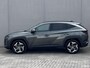 Hyundai Tucson 1.6 T-GDI PHEV Comfort Smart 4WD / Fabrieksgarantie tot 02-2027 / Afn. trekhaak 1.350 kg / Navigatie / Apple Carplay Android / Camera / Stuur- & stoelverwarming /19" LM wielen /
