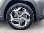 Hyundai Tucson 1.6 T-GDI PHEV Comfort Smart 4WD / Fabrieksgarantie tot 02-2027 / Afn. trekhaak 1.350 kg / Navigatie / Apple Carplay Android / Camera / Stuur- & stoelverwarming /19" LM wielen /