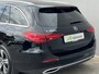 Mercedes-Benz C-klasse Estate 300 e Luxury Line / Dealer onderhouden / 1.800 kg elektrische trekhaak / Elektrische stoelen & Achterklep / Navi / Apple Carplay Android / 17" LM wielen /