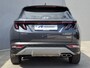 Hyundai Tucson 1.6 T-GDI PHEV Comfort Smart 4WD / Fabrieksgarantie tot 02-2029 / Dealer onderhouden / Glazen schuif- en kanteldak / Stuur- & Stoelverwarming / Trekgewicht 1350 kg / Achteruitrijcamera / Apple Carplay Android Auto / Adaptief cruise control /