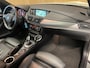 BMW X1 SDrive20i|M-PAKKET|BLACK&WHITE|AUTOMAAT|PANORAMADAK|SPORT VOLLEDER|STOELVERWARMING-V|NAVIGATIE|CLIMATE+CRUISE CONTROL|PDC-A