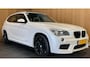 BMW X1 SDrive20i|M-PAKKET|BLACK&WHITE|AUTOMAAT|PANORAMADAK|SPORT VOLLEDER|STOELVERWARMING-V|NAVIGATIE|CLIMATE+CRUISE CONTROL|PDC-A