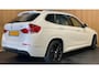 BMW X1 SDrive20i|M-PAKKET|BLACK&WHITE|AUTOMAAT|PANORAMADAK|SPORT VOLLEDER|STOELVERWARMING-V|NAVIGATIE|CLIMATE+CRUISE CONTROL|PDC-A