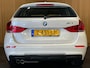 BMW X1 SDrive20i|M-PAKKET|BLACK&WHITE|AUTOMAAT|PANORAMADAK|SPORT VOLLEDER|STOELVERWARMING-V|NAVIGATIE|CLIMATE+CRUISE CONTROL|PDC-A