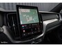 Volvo XC60 2.0 T8 Plug-in hybrid AWD Plus Black Edition Facelift | Zwenkbare trekhaak | Panoramadak | Adaptieve cruise | Harman Kardon | Blis | Memory |
