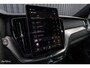 Volvo XC60 2.0 T8 Plug-in hybrid AWD Plus Black Edition Facelift | Zwenkbare trekhaak | Panoramadak | Adaptieve cruise | Harman Kardon | Blis | Memory |