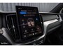 Volvo XC60 2.0 T8 Plug-in hybrid AWD Plus Black Edition Facelift | Zwenkbare trekhaak | Panoramadak | Adaptieve cruise | Harman Kardon | Blis | Memory |