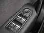 Renault Captur 1.6 E-Tech full hybrid 145 techno | Automaat | Verwarmbare Voorstoelen | Verwarmbaar Stuurwiel | Airco | Navigatie | Parkeersensoren Voor + Achter | Parkeer Camera Achter