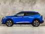 Peugeot e-2008 EV Blue Sport Allure 50 kWh Automaat (SOH 91,2%, APPLE CARPLAY, GROOT NAVI, 360 CAMERA, SPORTSTOELEN, GETINT GLAS, KEYLESS, NIEUWSTAAT)