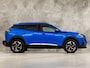 Peugeot e-2008 EV Blue Sport Allure 50 kWh Automaat (SOH 91,2%, APPLE CARPLAY, GROOT NAVI, 360 CAMERA, SPORTSTOELEN, GETINT GLAS, KEYLESS, NIEUWSTAAT)