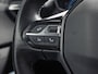 Peugeot e-2008 EV Blue Sport Allure 50 kWh Automaat (SOH 91,2%, APPLE CARPLAY, GROOT NAVI, 360 CAMERA, SPORTSTOELEN, GETINT GLAS, KEYLESS, NIEUWSTAAT)