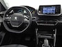 Peugeot e-2008 EV Blue Sport Allure 50 kWh Automaat (SOH 91,2%, APPLE CARPLAY, GROOT NAVI, 360 CAMERA, SPORTSTOELEN, GETINT GLAS, KEYLESS, NIEUWSTAAT)
