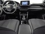 Peugeot e-2008 EV Blue Sport Allure 50 kWh Automaat (SOH 91,2%, APPLE CARPLAY, GROOT NAVI, 360 CAMERA, SPORTSTOELEN, GETINT GLAS, KEYLESS, NIEUWSTAAT)