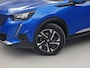 Peugeot e-2008 EV Blue Sport Allure 50 kWh Automaat (SOH 91,2%, APPLE CARPLAY, GROOT NAVI, 360 CAMERA, SPORTSTOELEN, GETINT GLAS, KEYLESS, NIEUWSTAAT)