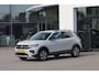 Volkswagen T-Cross 1.0 TSI Life Edition 60 maanden / 100.000km garantie, discover pro navigatie, parkeersensoren voor en achter (PDC), dodehoekdetectie (Side Assist), privacy glas, 16" 'Zurich' LMV, verwarmbare voorstoelen, climatronic, draadloos Apple Carplay & Android Auto, draadloze telefoonlader, adaptieve cruise control (ACC), multifunctioneel lederen stuurwiel, ambiente verlichting, regensensor, LED koplampen, elektrisch verstel-, verwarm- en inklapbare buitenspiegels etc.