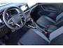 Volkswagen T-Cross 1.0 TSI Life Edition 60 maanden / 100.000km garantie, discover pro navigatie, parkeersensoren voor en achter (PDC), dodehoekdetectie (Side Assist), privacy glas, 16" 'Zurich' LMV, verwarmbare voorstoelen, climatronic, draadloos Apple Carplay & Android Auto, draadloze telefoonlader, adaptieve cruise control (ACC), multifunctioneel lederen stuurwiel, ambiente verlichting, regensensor, LED koplampen, elektrisch verstel-, verwarm- en inklapbare buitenspiegels etc.