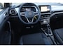 Volkswagen T-Cross 1.0 TSI Life Edition 60 maanden / 100.000km garantie, discover pro navigatie, parkeersensoren voor en achter (PDC), dodehoekdetectie (Side Assist), privacy glas, 16" 'Zurich' LMV, verwarmbare voorstoelen, climatronic, draadloos Apple Carplay & Android Auto, draadloze telefoonlader, adaptieve cruise control (ACC), multifunctioneel lederen stuurwiel, ambiente verlichting, regensensor, LED koplampen, elektrisch verstel-, verwarm- en inklapbare buitenspiegels etc.