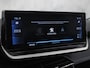 Peugeot 208 1.2 PureTech Allure Pack Automaat (VIRTUAL COCKPIT, BLACK PACK, APPLE CARPLAY, GROOT NAVI, 360 CAMERA, SPORTSTOELEN, GETINT GLAS, LM VELGEN, NIEUWSTAAT)