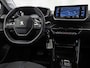 Peugeot 208 1.2 PureTech Allure Pack Automaat (VIRTUAL COCKPIT, BLACK PACK, APPLE CARPLAY, GROOT NAVI, 360 CAMERA, SPORTSTOELEN, GETINT GLAS, LM VELGEN, NIEUWSTAAT)