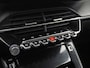 Peugeot 208 1.2 PureTech Allure Pack Automaat (VIRTUAL COCKPIT, BLACK PACK, APPLE CARPLAY, GROOT NAVI, 360 CAMERA, SPORTSTOELEN, GETINT GLAS, LM VELGEN, NIEUWSTAAT)