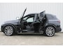 BMW X3 xDrive30e High Executive M-Sport | Incl. 12 maanden Garantie | SoH 96% | Panorama dak | Harman/Kardon Audiosysteem | Head-Up Display | Elektrisch verstelbare stoelen met memory | Adaptive cruise | 360° Camera | Elektrische kofferbakklep | Dodehoekdetectie | Stoelverwarming | Keyless entry/start | Navigatie | Parkeersensoren V+A | Apple CarPlay/Android Auto | Climate controle | Draadloze telefoonlader |