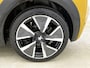Peugeot e-208 EV GT 50 kWh 136pk | Accu 96% | Navigatie | Panoramadak | Achteruitrijcamera | Keyless start | Full Led koplampen | Climate Control | Cruise Control | Parkeersensoren v+a | 3D Cockpit | Apple Carplay / Android Auto | Dodehoeksensor | Elektrisch inklapbare spiegels | Sfeerverlichting | Donker getint glas | 17" lichtmetalen velgen |