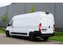 Peugeot Boxer 2.2 BlueHDi 140 L3H2 3.5t in Nieuwstaat |Mooie camperbasis met BPM voordeel |Automaat |Full-LED koplampen |Camera |Cruise |Navi |2e airbag |Leder stuur |Digitaal dashboard