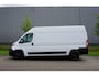 Peugeot Boxer 2.2 BlueHDi 140 L3H2 3.5t in Nieuwstaat |Mooie camperbasis met BPM voordeel |Automaat |Full-LED koplampen |Camera |Cruise |Navi |2e airbag |Leder stuur |Digitaal dashboard