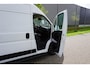 Peugeot Boxer 2.2 BlueHDi 140 L3H2 3.5t in Nieuwstaat |Mooie camperbasis met BPM voordeel |Automaat |Full-LED koplampen |Camera |Cruise |Navi |2e airbag |Leder stuur |Digitaal dashboard