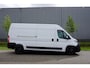 Peugeot Boxer 2.2 BlueHDi 140 L3H2 3.5t in Nieuwstaat |Mooie camperbasis met BPM voordeel |Automaat |Full-LED koplampen |Camera |Cruise |Navi |2e airbag |Leder stuur |Digitaal dashboard