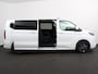 Ford E-Transit Custom 340 L2H1 Limited 65 kWh 8 persoons Adaptieve cruise control Airco Lichtmetalen Velgen Extra getint glas Camera Navigatie Apple Carplay/ Android Auto