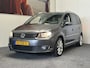 Volkswagen Touran 1.4 TSI HIGHLINE 7 PERSOONS AUTOMAAT NAVIGATIE CRUISE CONTROL BLUETOOTH TELEFOON MEDIA VOORBEREIDING TREKHAAK 17"LICHTMETALEN VELGEN PDC ZEER MOOI !!