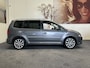 Volkswagen Touran 1.4 TSI HIGHLINE 7 PERSOONS AUTOMAAT NAVIGATIE CRUISE CONTROL BLUETOOTH TELEFOON MEDIA VOORBEREIDING TREKHAAK 17"LICHTMETALEN VELGEN PDC ZEER MOOI !!