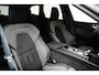 Volvo XC60 T6 Plus dark black edition 2026 Luchtvering | Head up Display | Panoramadak | Achterbank verwarmd | Apple Carplay/Android Auto|telefoonintegratie premium | Audio installatie premium