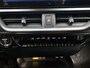 Lexus UX 250h Luxury Line | Trekhaak | PDC | BLS | Apple CarPlay / Android Auto (Navigatie) |