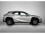 Lexus UX 250h Luxury Line | Trekhaak | PDC | BLS | Apple CarPlay / Android Auto (Navigatie) |