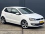 Volkswagen Polo 1.2 TSI BlueMotion Comfort Edition 5 deurs - 1E EIGENAAR - AIRCO - CRUISE CONTROLE - NAVI - BLUETOOTH - 17" LMV - MIDDENARMSTEUN - NAP - NL AUTO - APK TM 08-07-2027 -