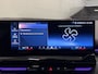 BMW 5-Serie 530e Edition PANO/H&K/HEAD-UP/LEER-SPORT/CURVED-DISPLAY/360CAMERA/20"/LED-ADAPTIVE/KEYLESS/ELECTR.TREKHAAK/NIEUW-MODEL2025/BTW-AUTO/FABRIEKS-GARANTIE T/M 06-2027