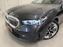 BMW 5-Serie 530e Edition PANO/H&K/HEAD-UP/LEER-SPORT/CURVED-DISPLAY/360CAMERA/20"/LED-ADAPTIVE/KEYLESS/ELECTR.TREKHAAK/NIEUW-MODEL2025/BTW-AUTO/FABRIEKS-GARANTIE T/M 06-2027