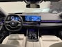 BMW 5-Serie 530e Edition PANO/H&K/HEAD-UP/LEER-SPORT/CURVED-DISPLAY/360CAMERA/20"/LED-ADAPTIVE/KEYLESS/ELECTR.TREKHAAK/NIEUW-MODEL2025/BTW-AUTO/FABRIEKS-GARANTIE T/M 06-2027
