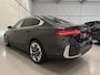 BMW 5-Serie 530e Edition PANO/H&K/HEAD-UP/LEER-SPORT/CURVED-DISPLAY/360CAMERA/20"/LED-ADAPTIVE/KEYLESS/ELECTR.TREKHAAK/NIEUW-MODEL2025/BTW-AUTO/FABRIEKS-GARANTIE T/M 06-2027