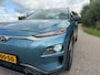 Hyundai Kona Electric EV Premium 64 kWh Long Range / SoH 97.8% / Automaat / Camera / Stoelverwarming - Airco / Leder / PDC /