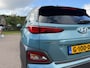 Hyundai Kona Electric EV Premium 64 kWh Long Range / SoH 97.8% / Automaat / Camera / Stoelverwarming - Airco / Leder / PDC /