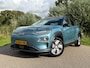 Hyundai Kona Electric EV Premium 64 kWh Long Range / SoH 97.8% / Automaat / Camera / Stoelverwarming - Airco / Leder / PDC /