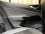 Volkswagen ID.4 Pro 77 kWh SoH 96,56% Apple CarPlay/Android Auto | Alcantara/leer bekleding | Climate control | Cruise control adaptief | DAB ontvangst | LED verlichting | Navigatiesysteem | Sfeerverlichting | Panoramadak