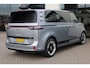 Volkswagen ID. Buzz Pro Bulli 86 kWh LWB 7p. Harman & Kardon 7p head up 3 zone clima area view LED matrix Bulli Edition 20" LMV elektrische achterklep sluithulp schuifdeuren
